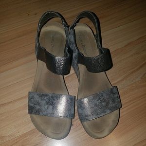 Metallic Wedges